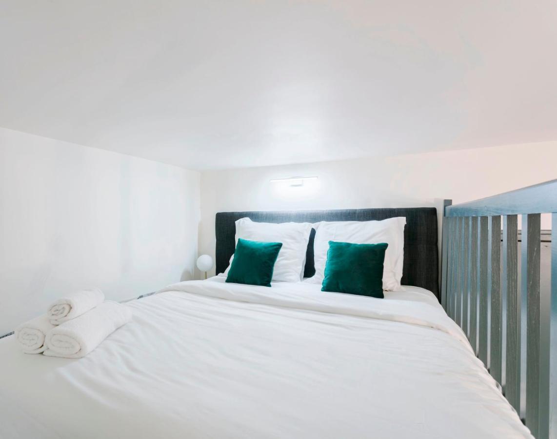 La Madeleine Private Studio Apartment Paris Bagian luar foto